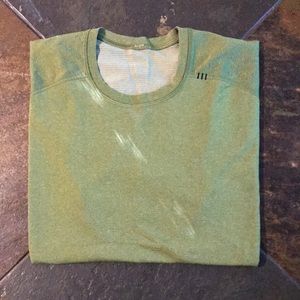 Men’s Lululemon Short Sleeve Shirt